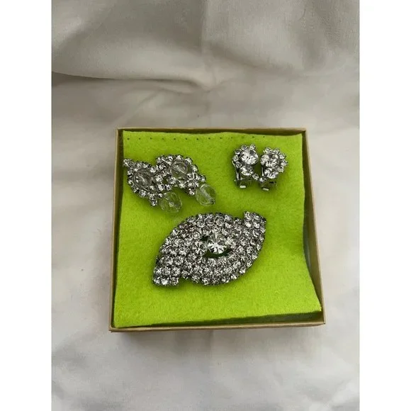Vintage Rhinestone Encrusted Brooch and 2 Pairs Rhinestone/Bead Clip-on Earrings - Picture 2 of 12